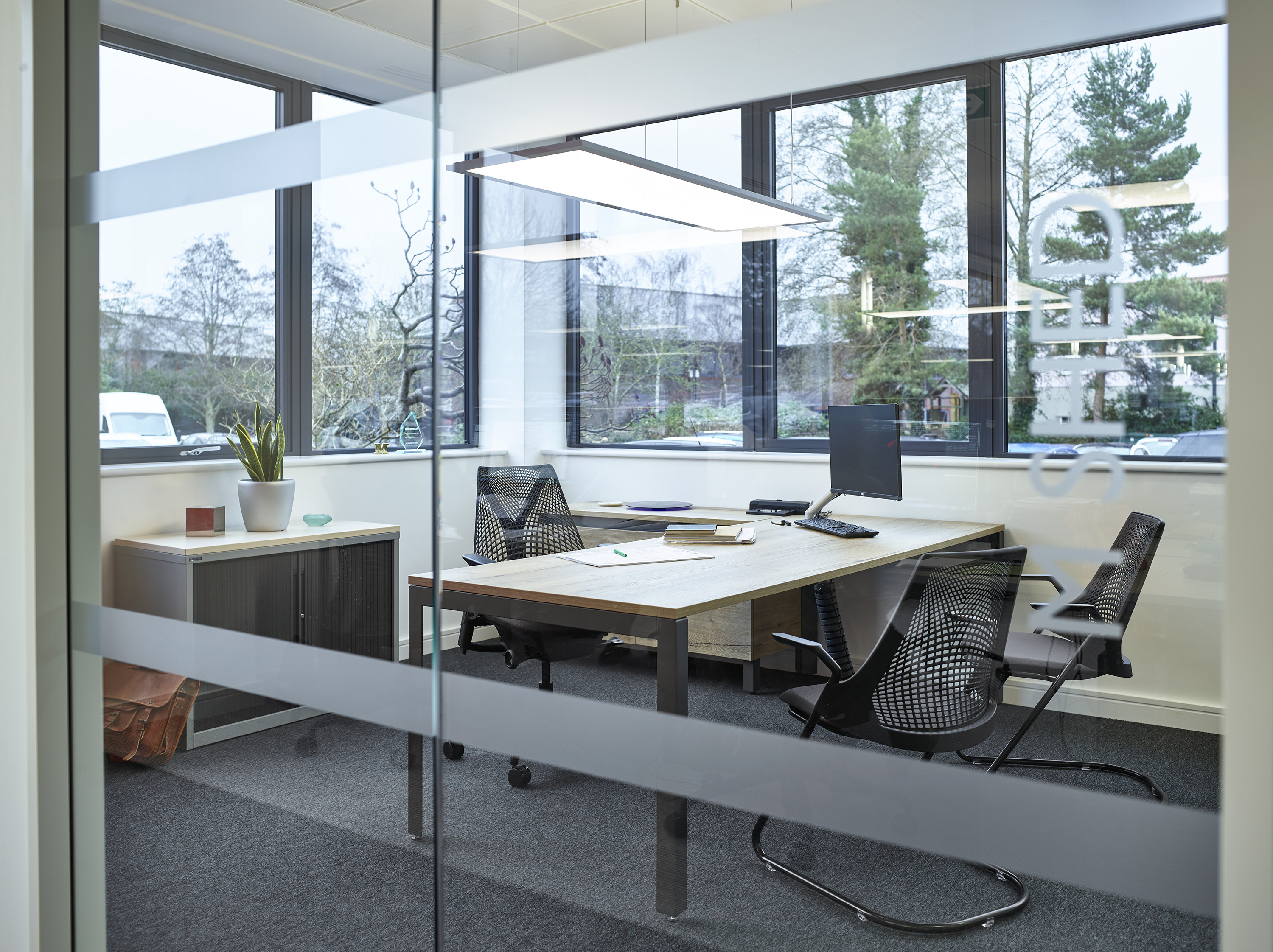 办公辅件|显示器支架|办公家具|设计师家具|Flo 台面显示屏支架